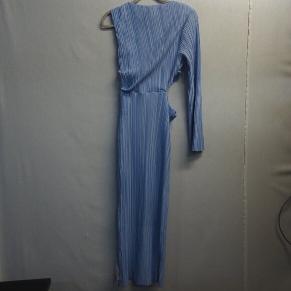 ASOS DESIGN plisse one sleeve midi dress with slit detail in icy blue - US 6 - Picture 6 of 7